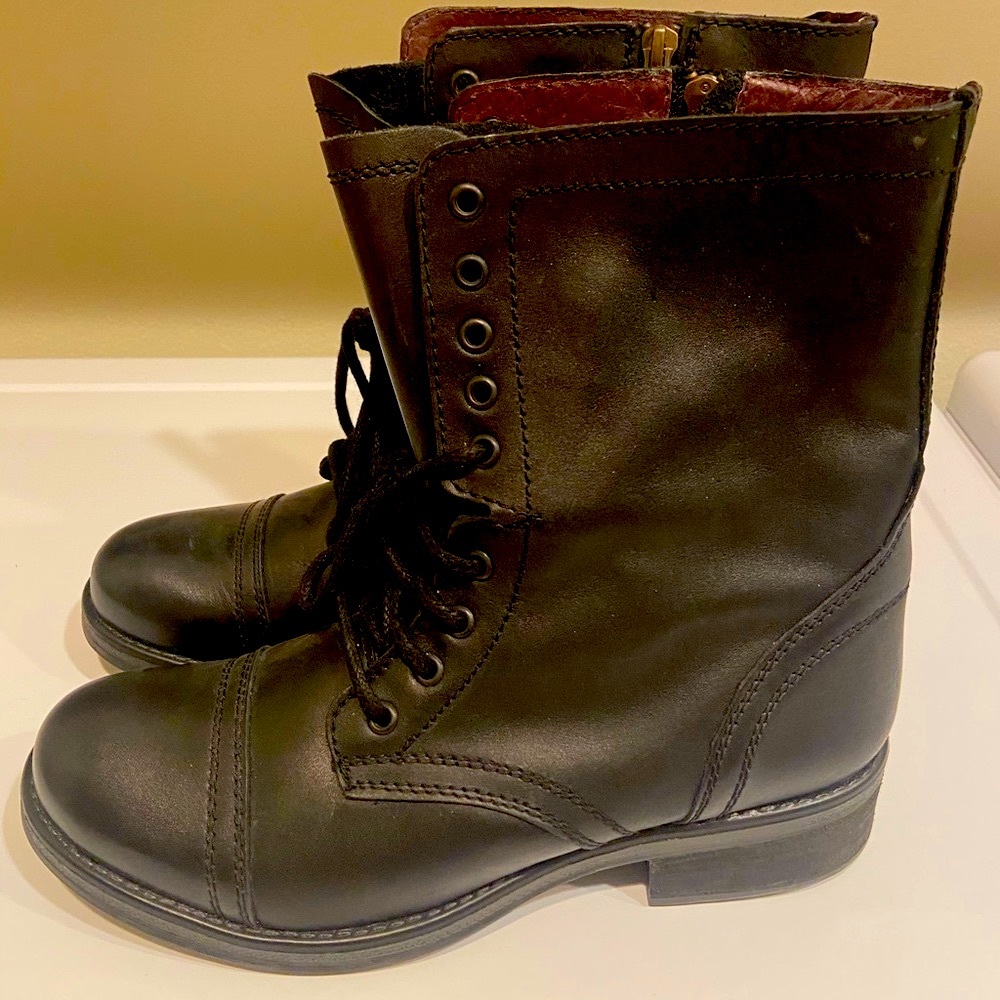 Steve Madden Women’s Troopa Lace up Combat.